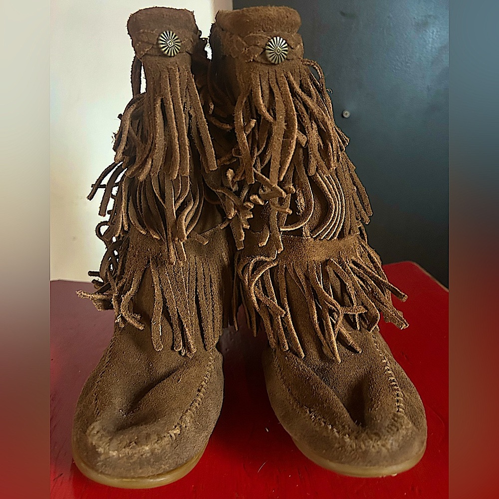 Minnetonka Fringe Moccasin Boots Size 3 - Picture 2 of 6